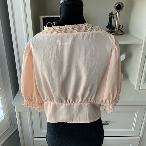 URBAN OUTFITTERS Isabella Lace Trim Satin Blouse Blush Peach Short Sleeve SZ Med - Picture 14 of 16